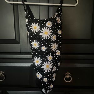 XS Woman’s Daisy Crossback Bathingsuit